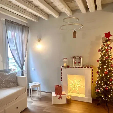 Διαμέρισμα Gingerbread Originale A Tema Natale In Centro Storico Κιότζα